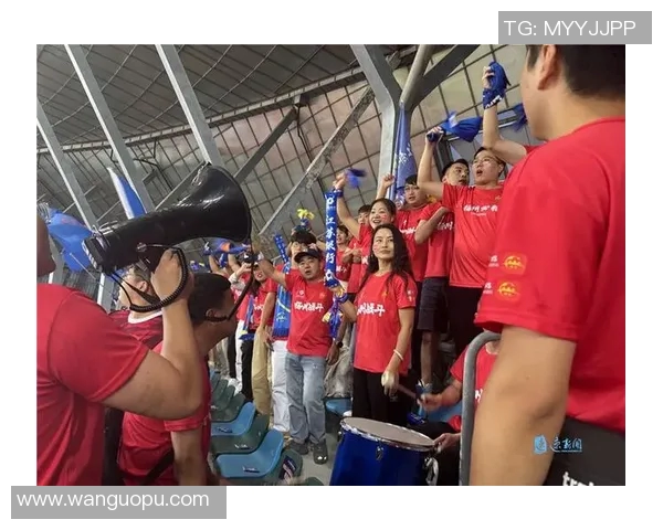 足球巨星归来助力球队重整雄风球迷热情空前高涨 足球巨星归来助力球队重整雄风球迷热情空前高涨