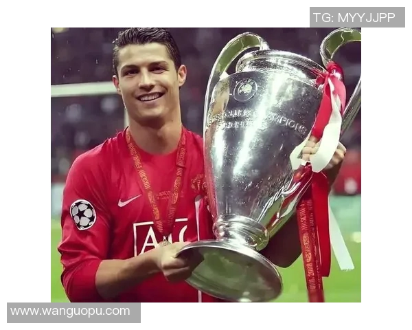 足球传奇岁月：从草根到巅峰的奋斗与荣耀之路